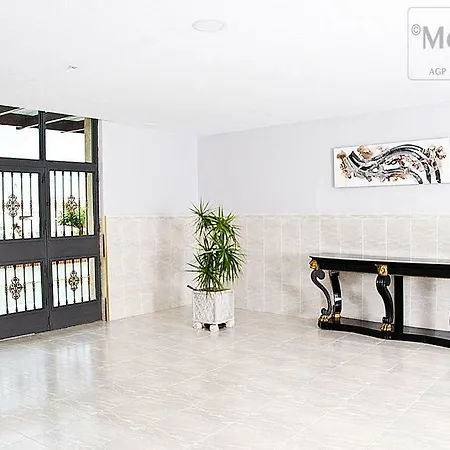公寓 Beautiful With Balcony And Pool. *